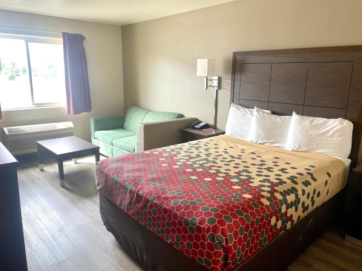 Econo Lodge Inn & Suites Корнинг Екстериор снимка