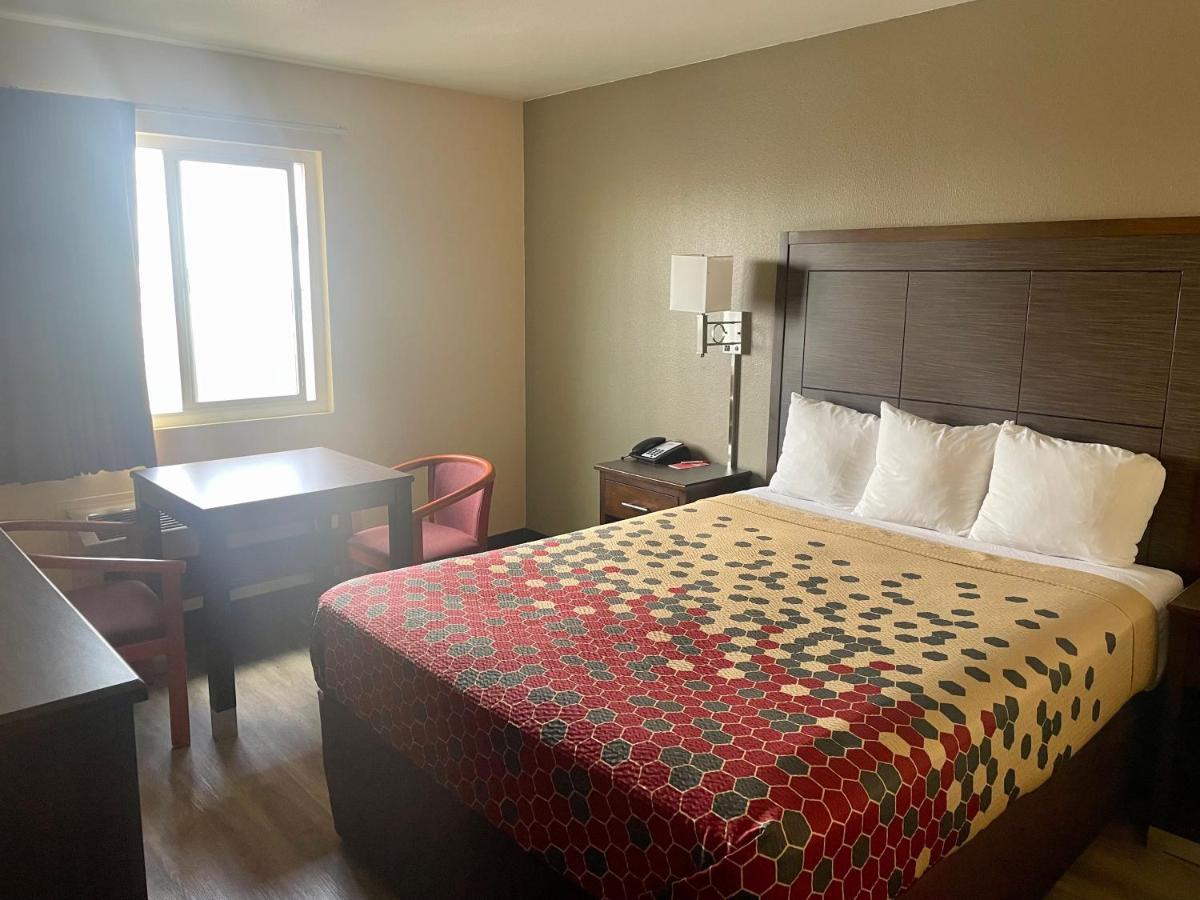Econo Lodge Inn & Suites Корнинг Екстериор снимка