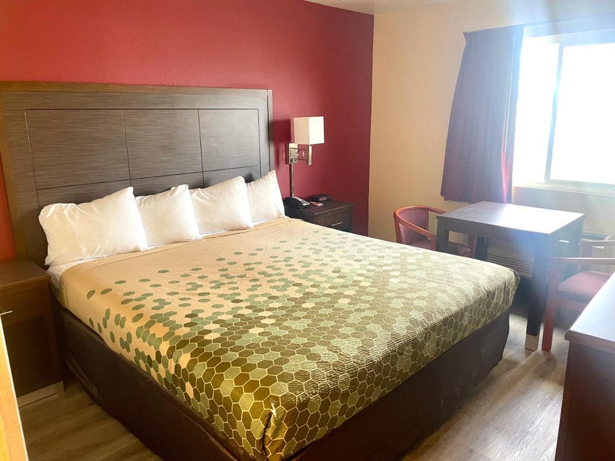 Econo Lodge Inn & Suites Корнинг Екстериор снимка