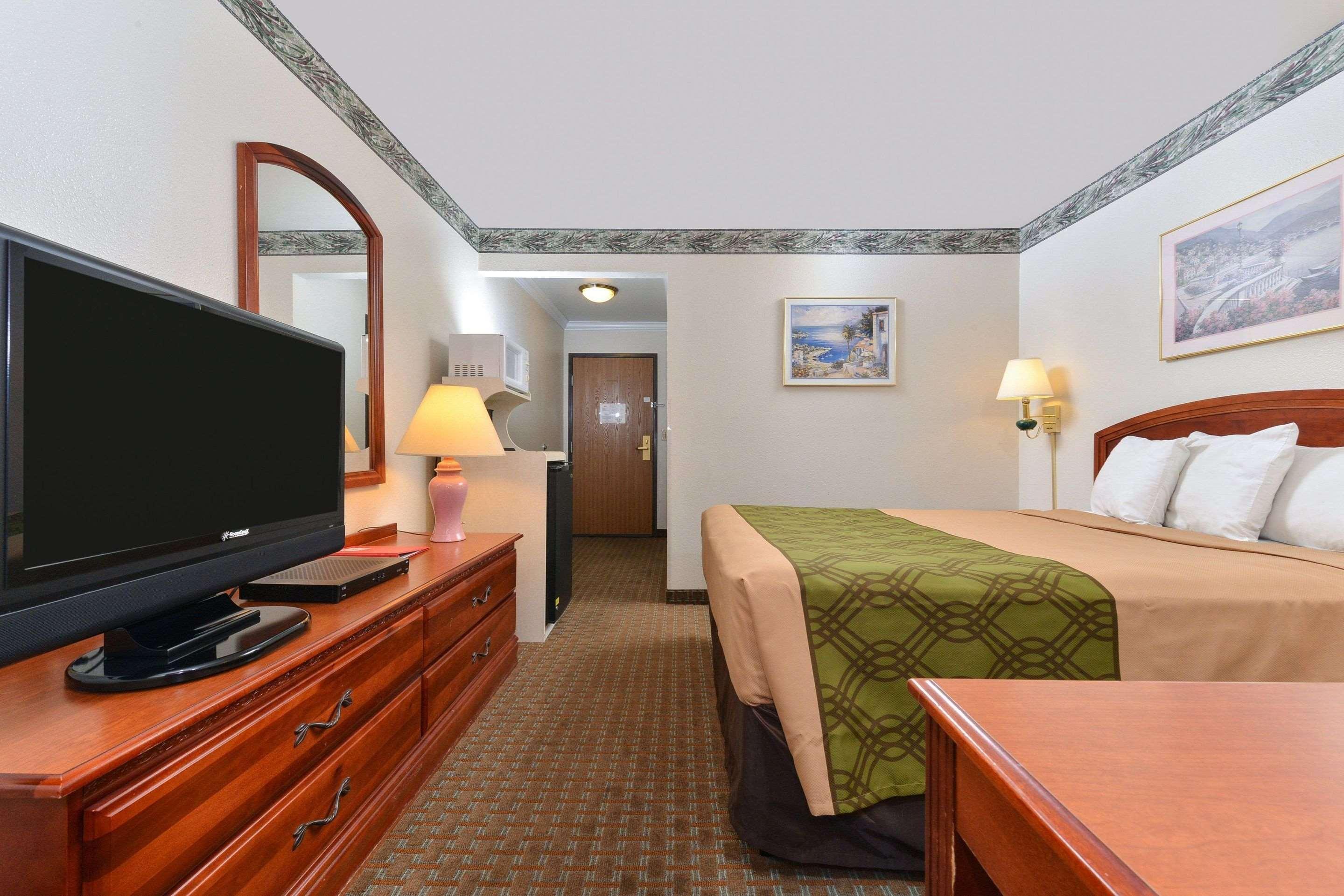 Econo Lodge Inn & Suites Корнинг Екстериор снимка