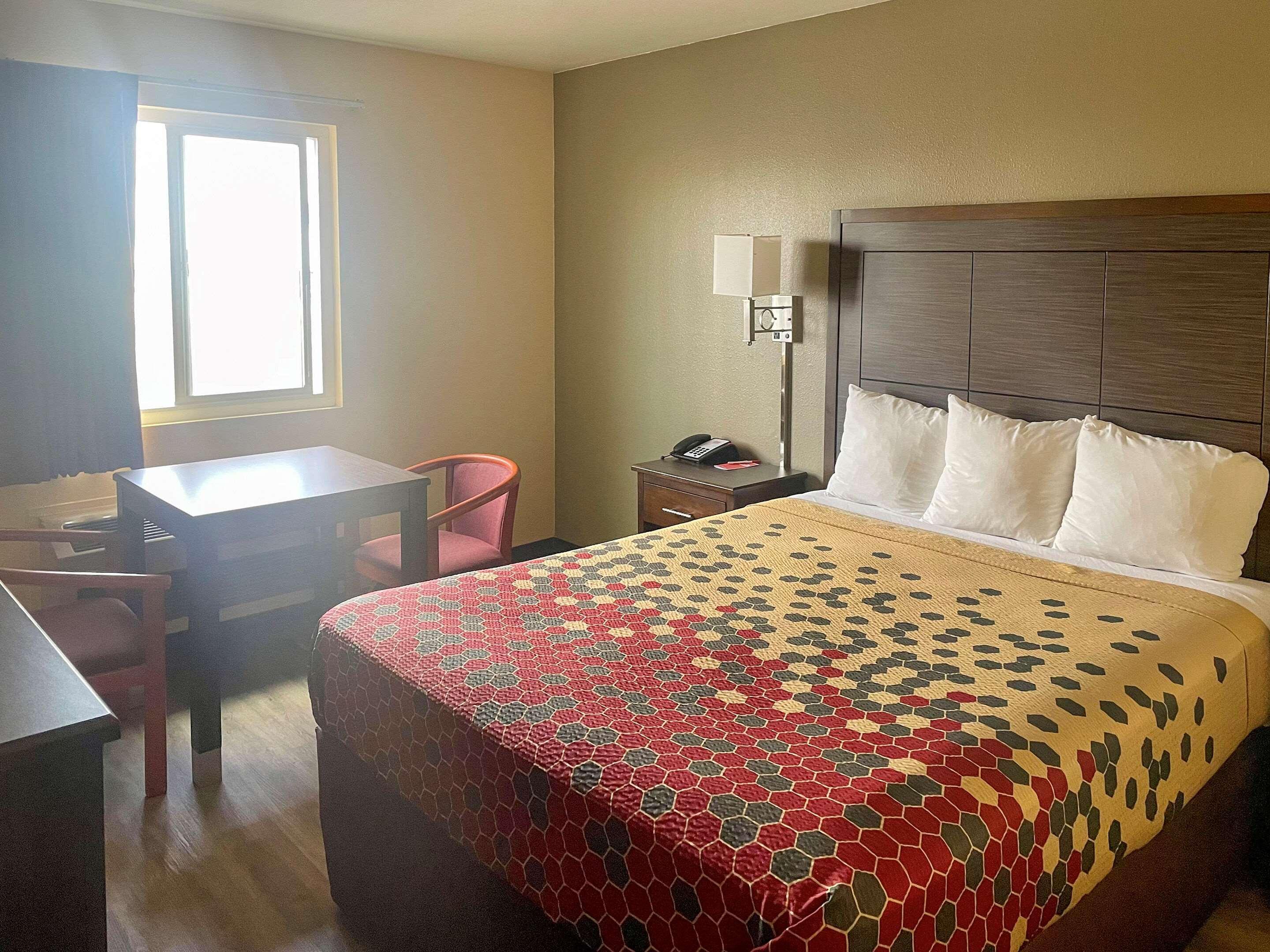 Econo Lodge Inn & Suites Корнинг Екстериор снимка