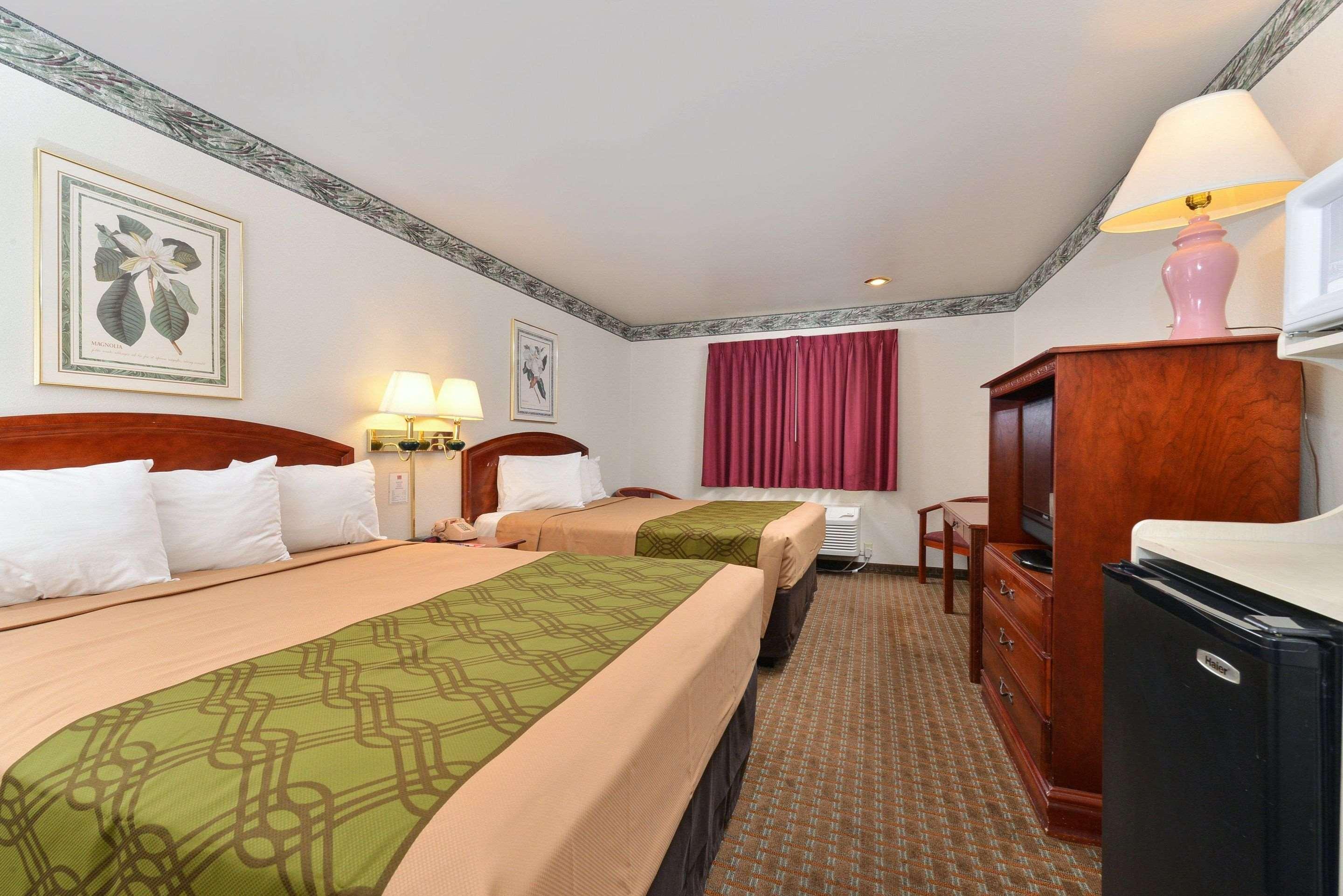 Econo Lodge Inn & Suites Корнинг Екстериор снимка