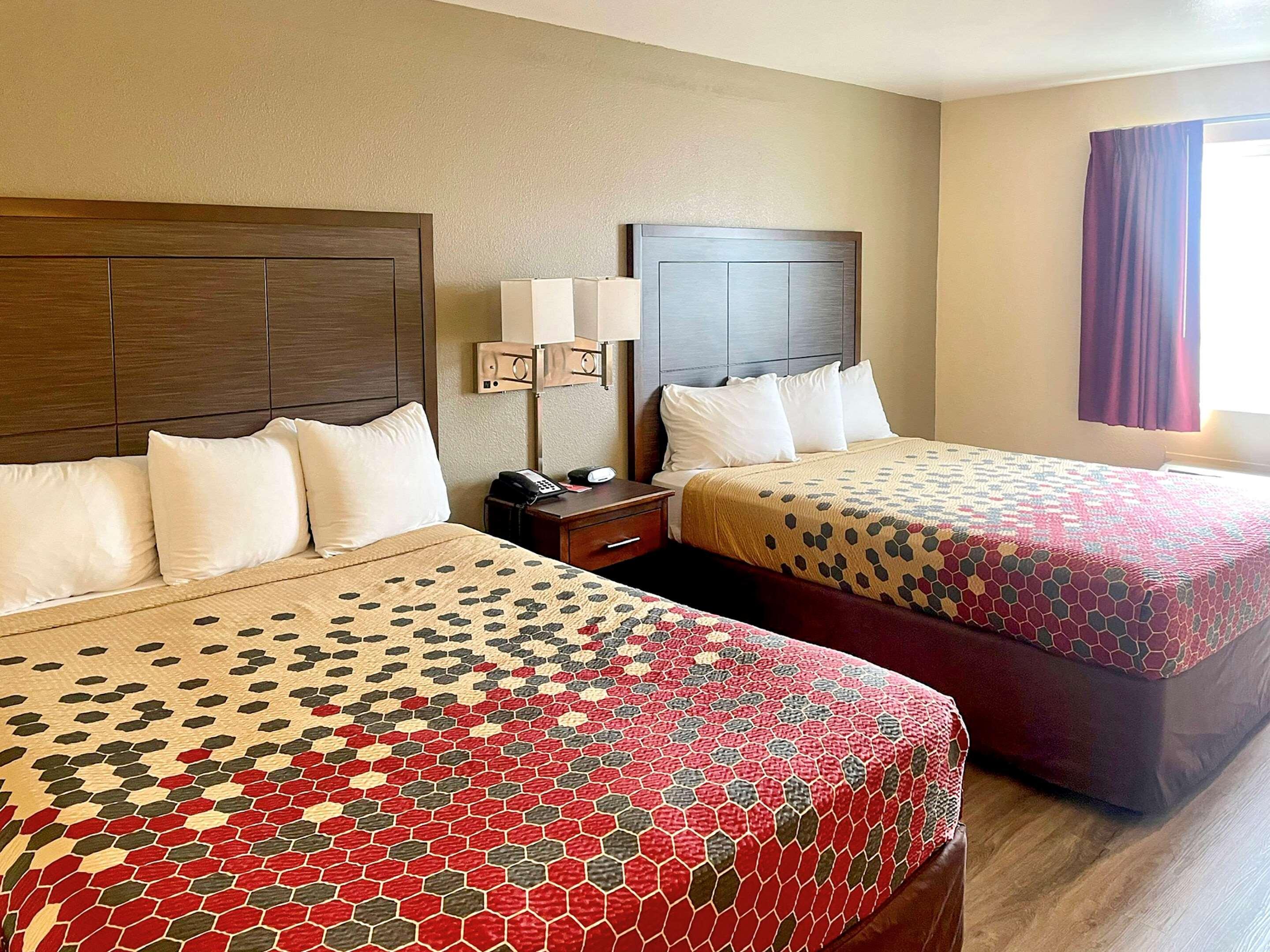 Econo Lodge Inn & Suites Корнинг Екстериор снимка