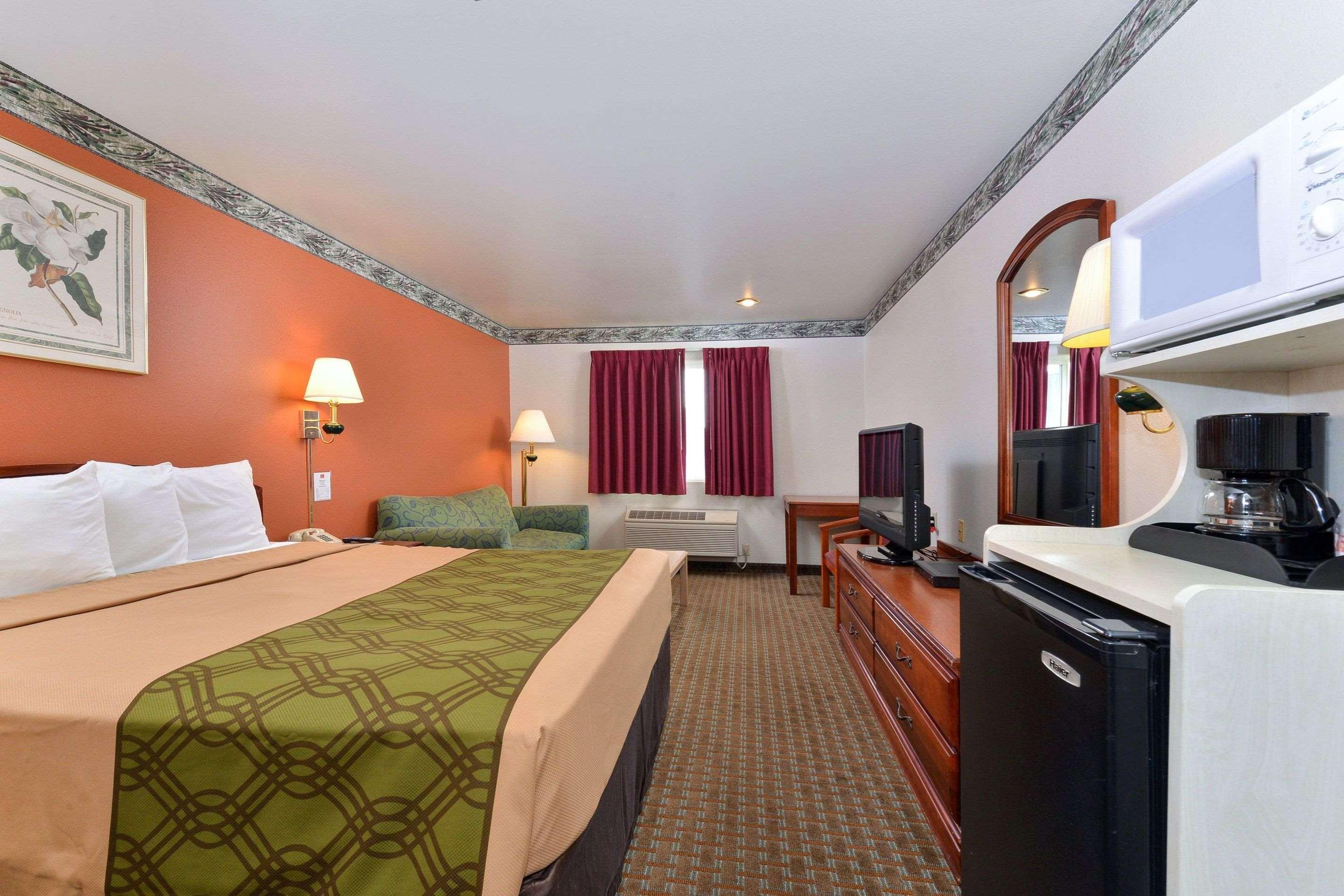 Econo Lodge Inn & Suites Корнинг Екстериор снимка