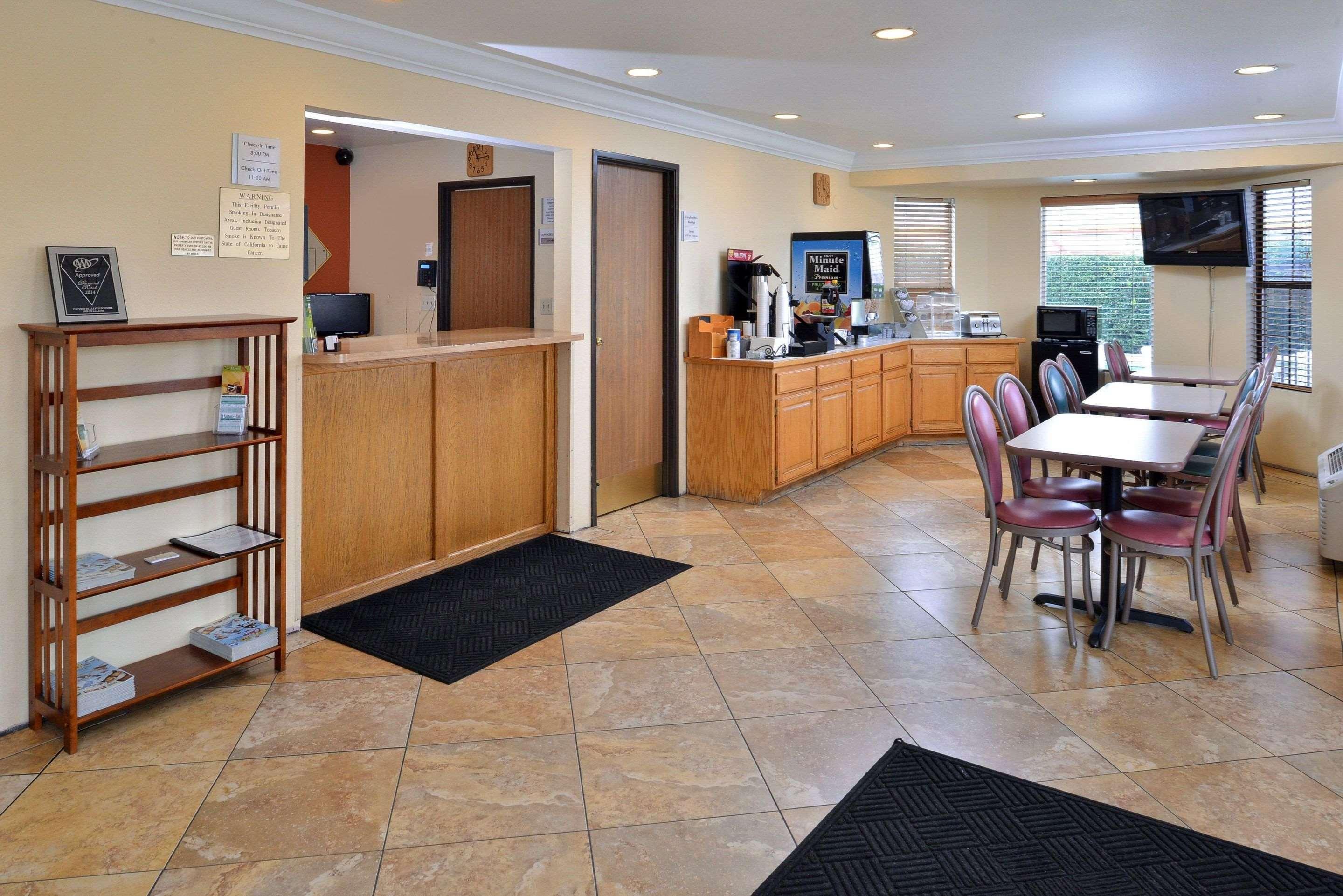 Econo Lodge Inn & Suites Корнинг Екстериор снимка