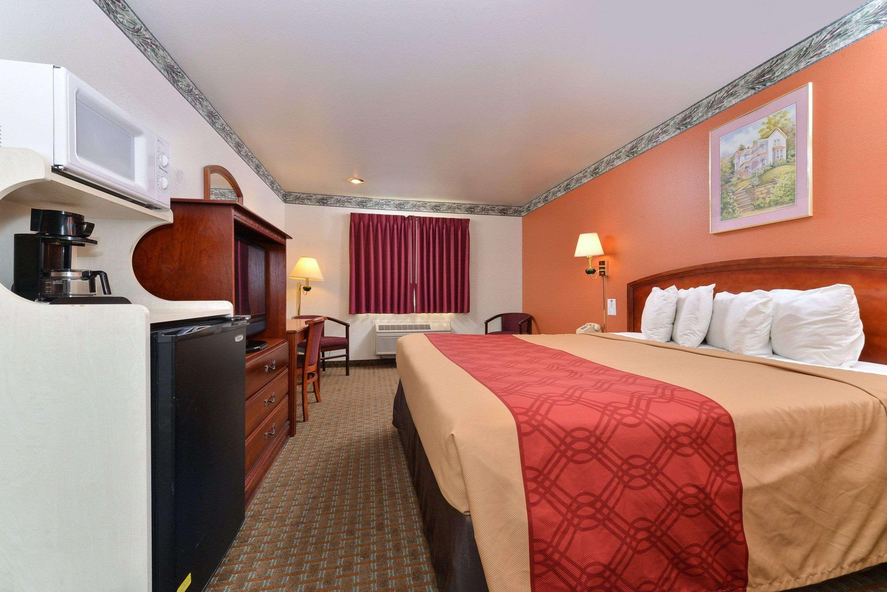 Econo Lodge Inn & Suites Корнинг Екстериор снимка