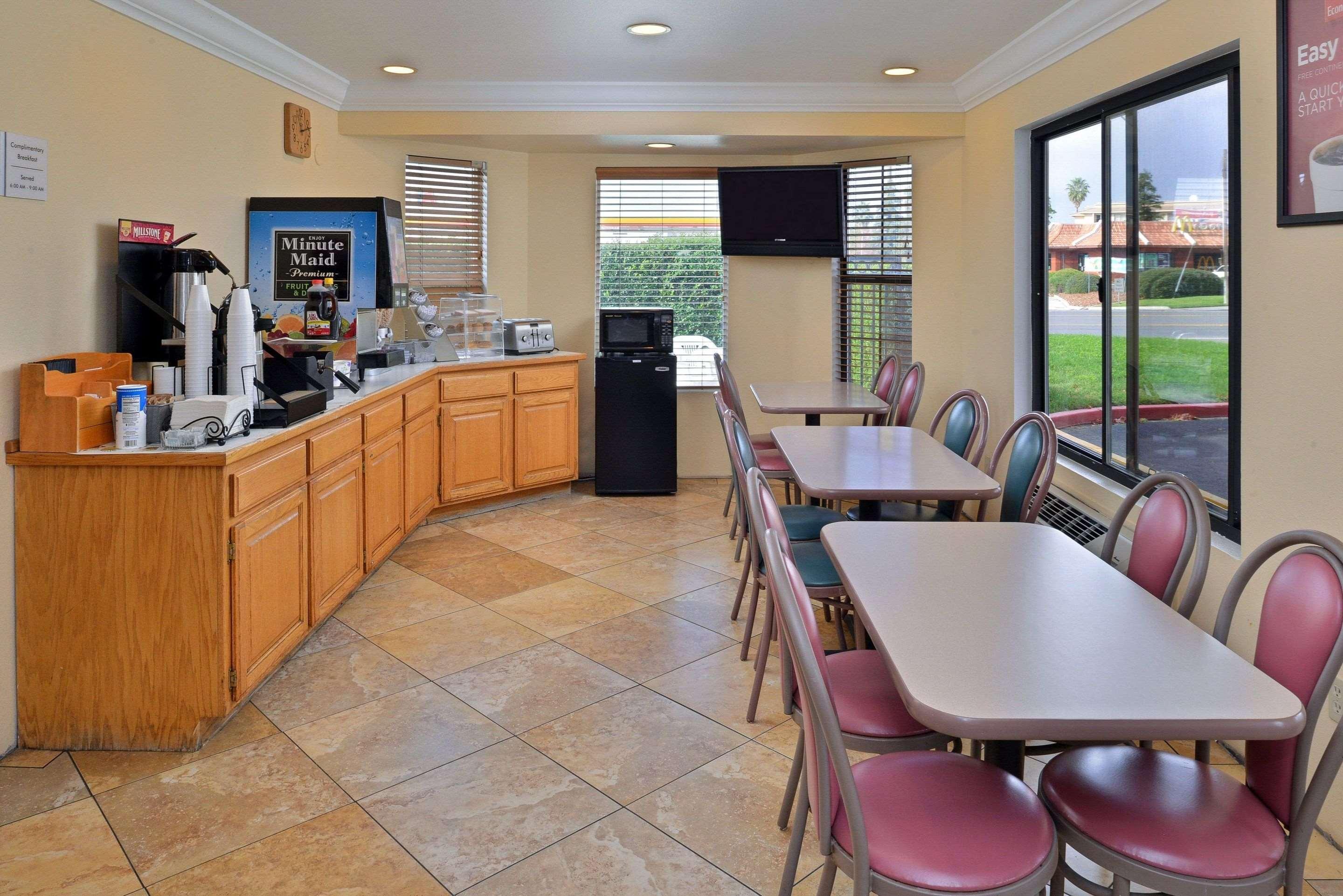 Econo Lodge Inn & Suites Корнинг Екстериор снимка