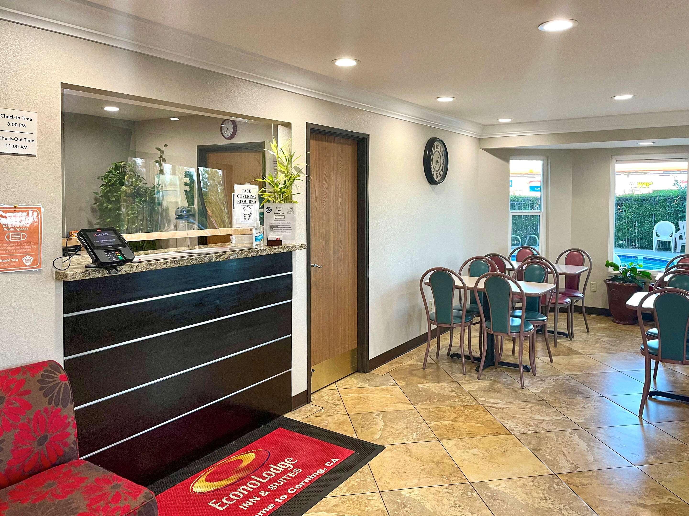 Econo Lodge Inn & Suites Корнинг Екстериор снимка