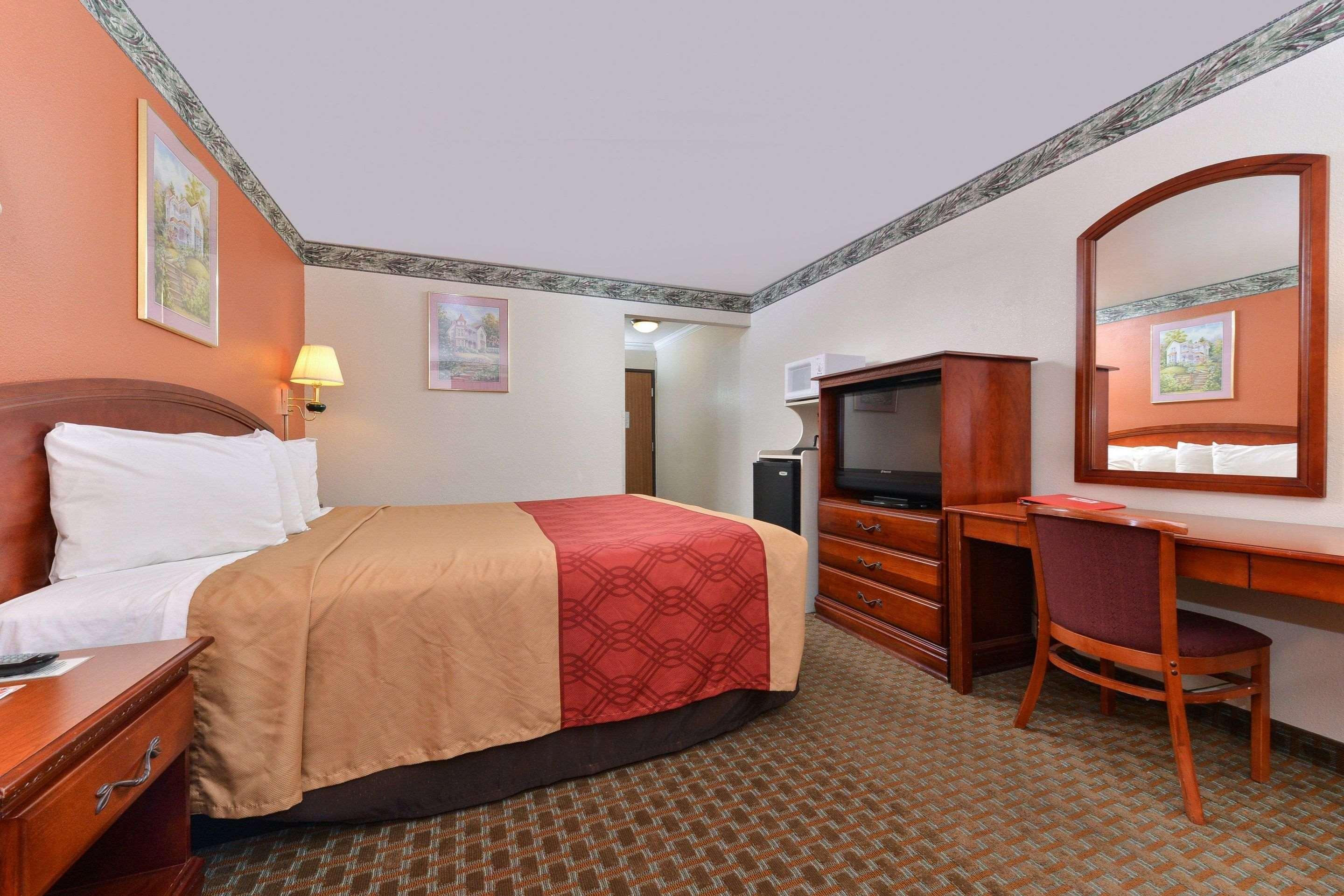 Econo Lodge Inn & Suites Корнинг Екстериор снимка