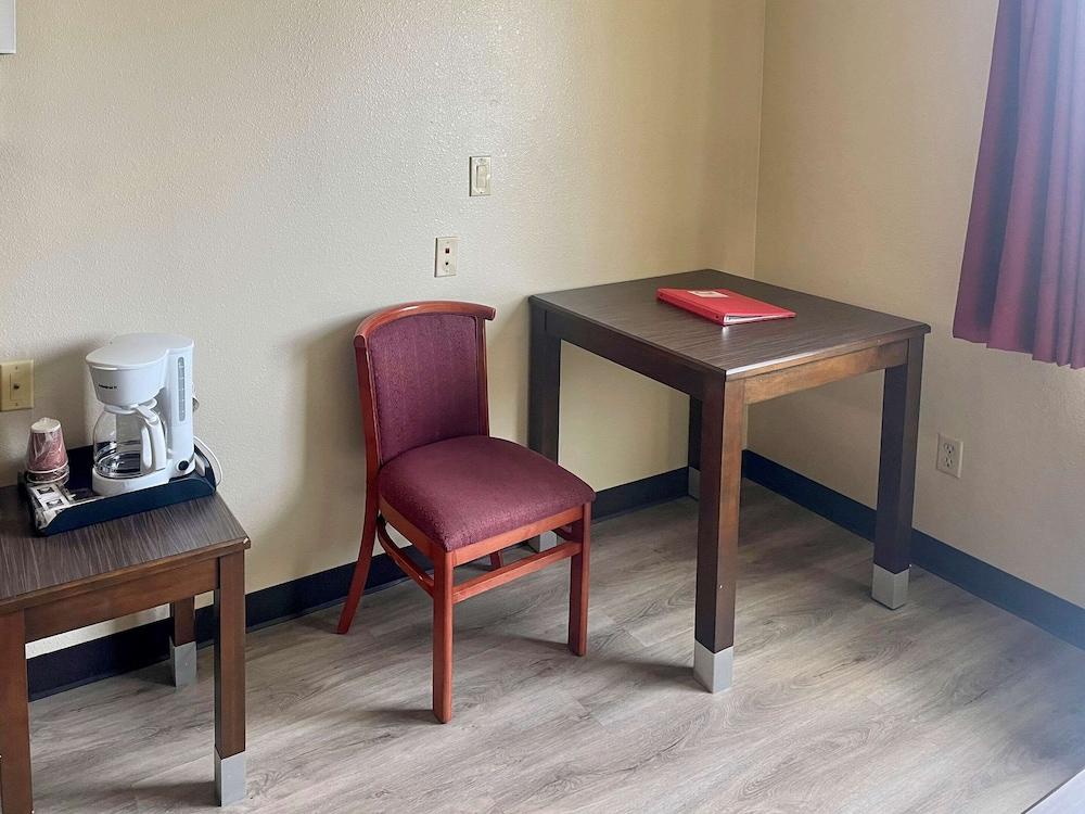 Econo Lodge Inn & Suites Корнинг Екстериор снимка